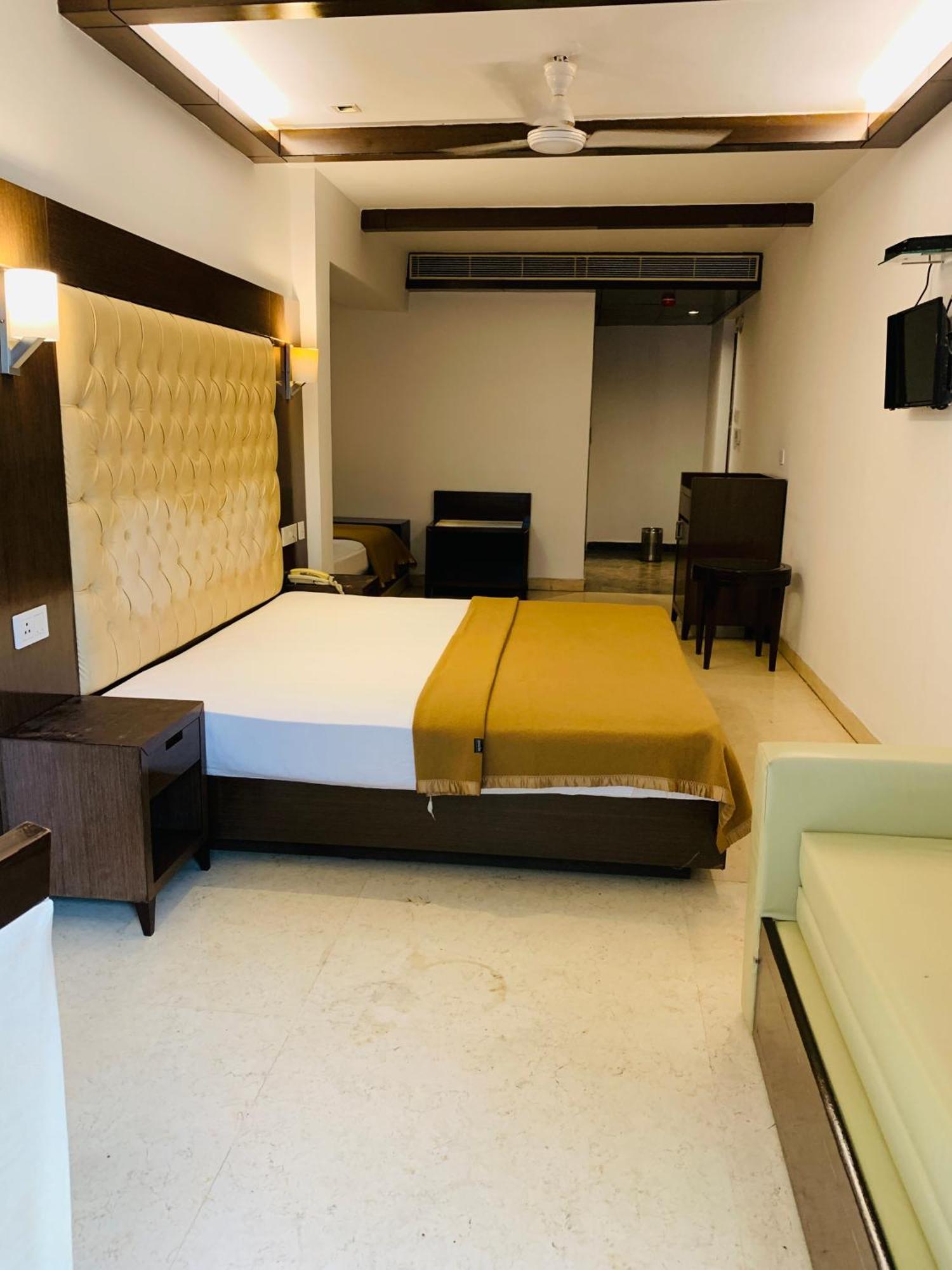 Metropolis Tourist Home Paharganj Neu-Delhi Exterior foto