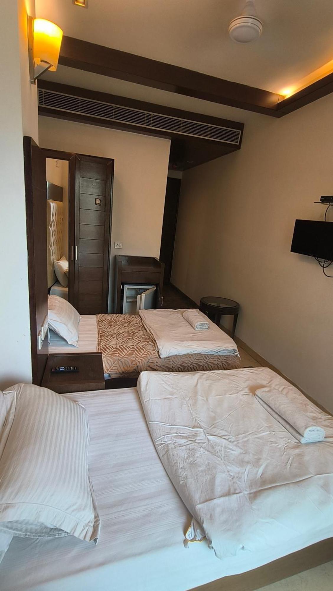 Metropolis Tourist Home Paharganj Neu-Delhi Exterior foto
