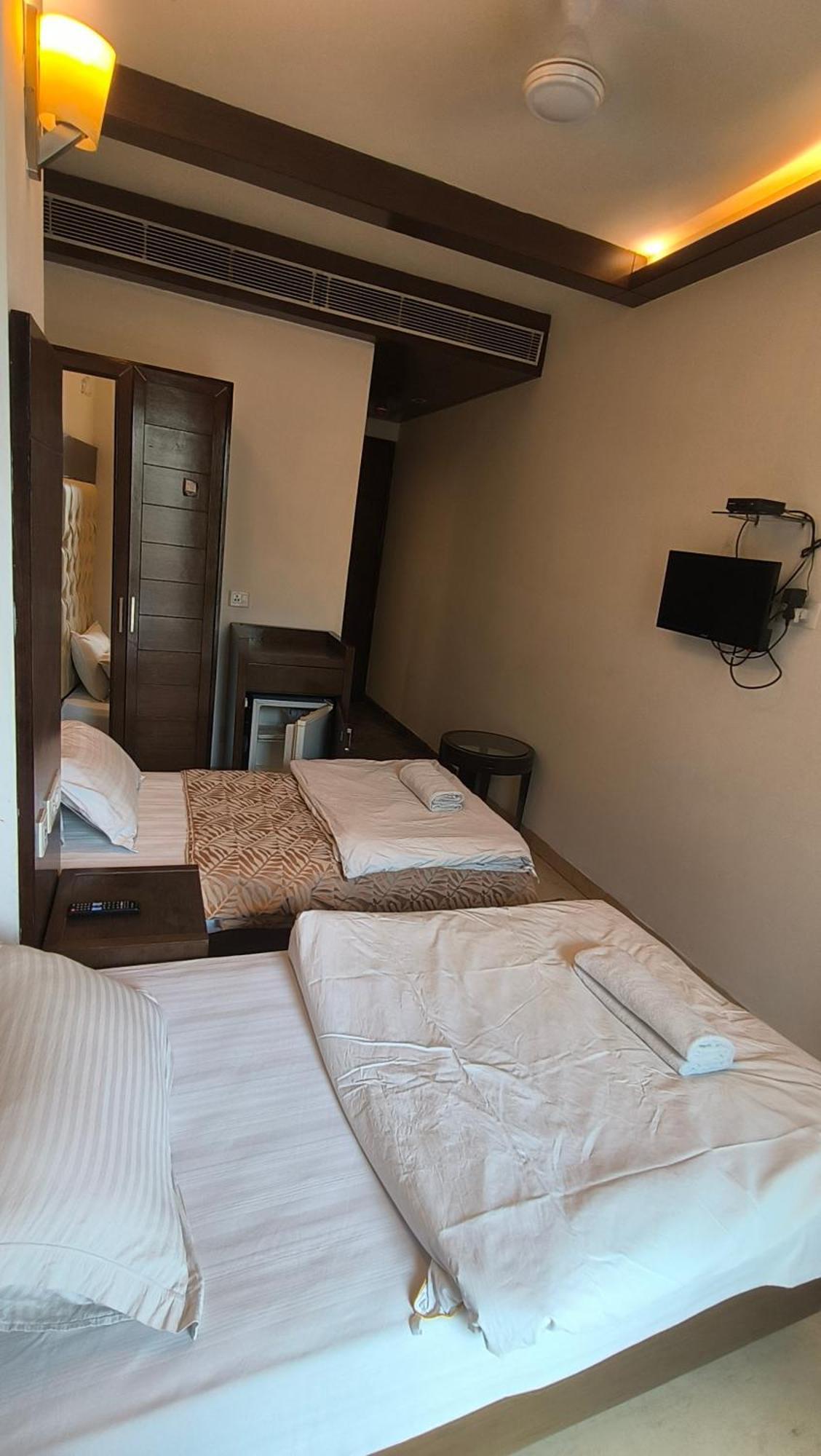Metropolis Tourist Home Paharganj Neu-Delhi Exterior foto